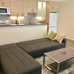 Private Modern Guesthouse With Backyard
