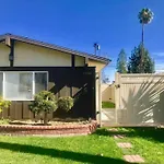 Private Modern Guesthouse With Backyard